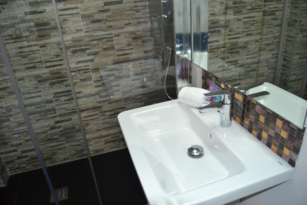 Los Amigos Vip Rooms Madrid Dış mekan fotoğraf